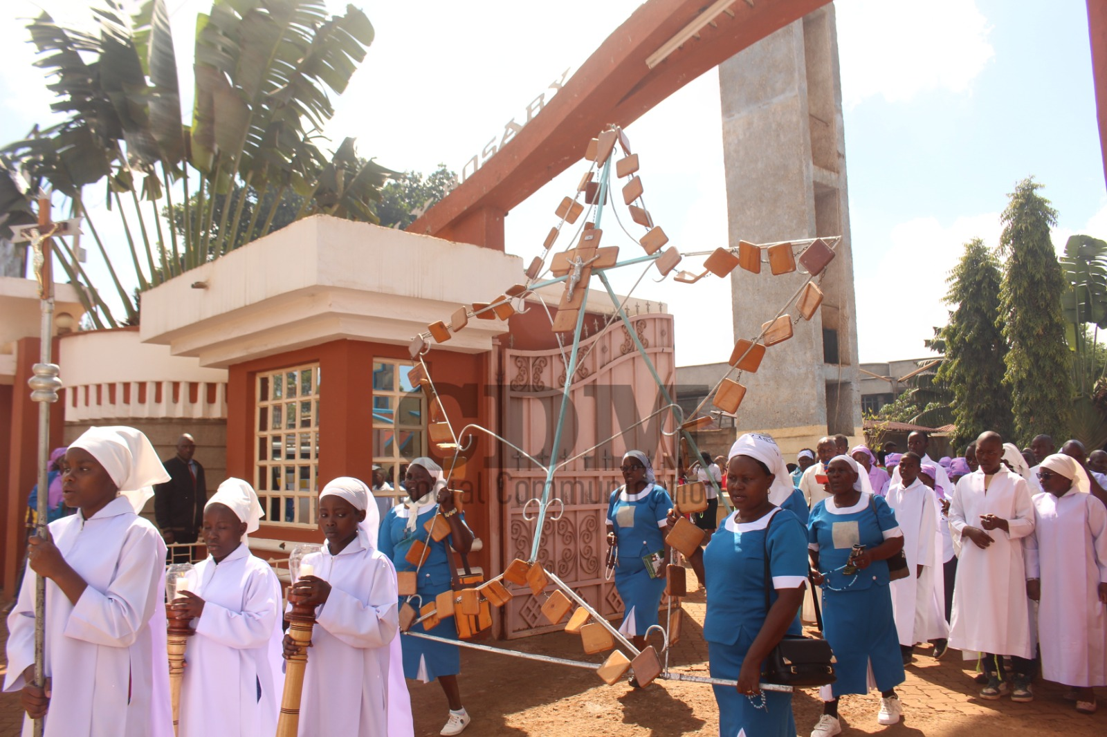 Friends of Mary (Arata a Maria) celebration