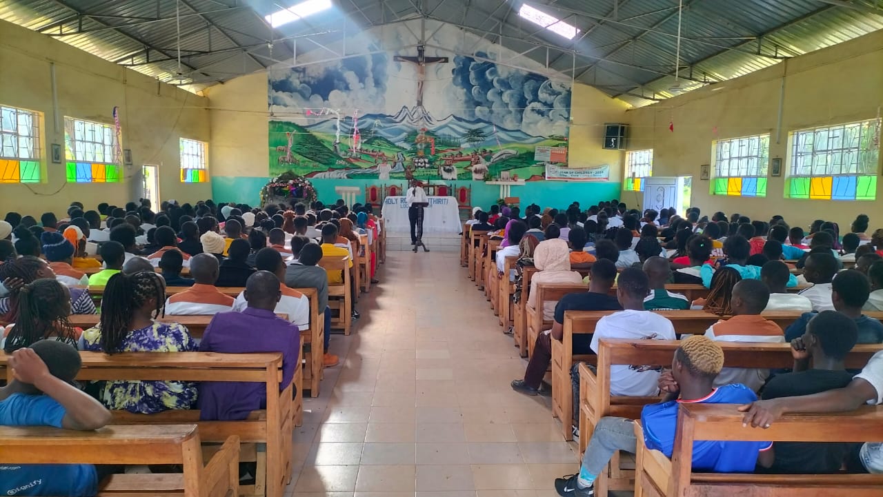 Full congregation during Sunday Mass